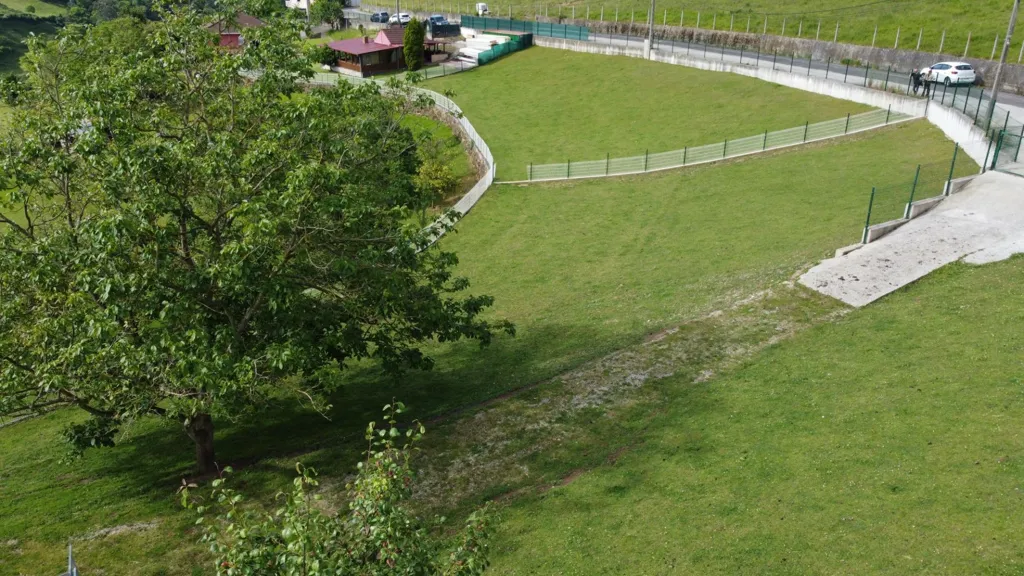 Vue aérienne - Buildable Plot with Garden in Leorio
