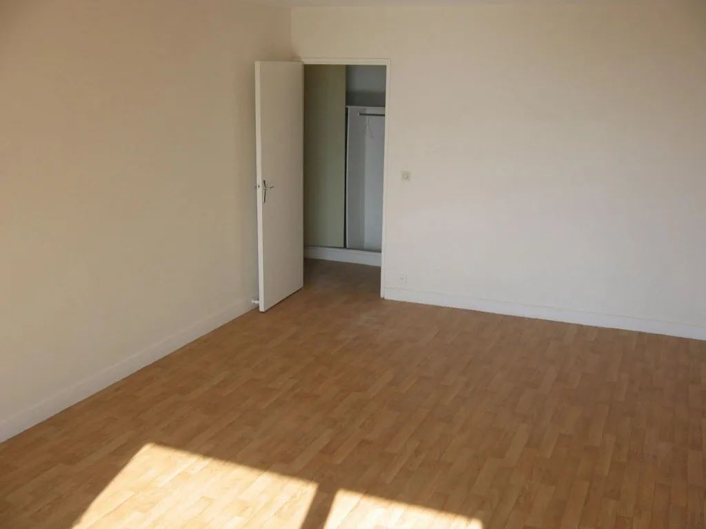Stanze - Spacious Studio with Balcony in Rue d'Aulnay