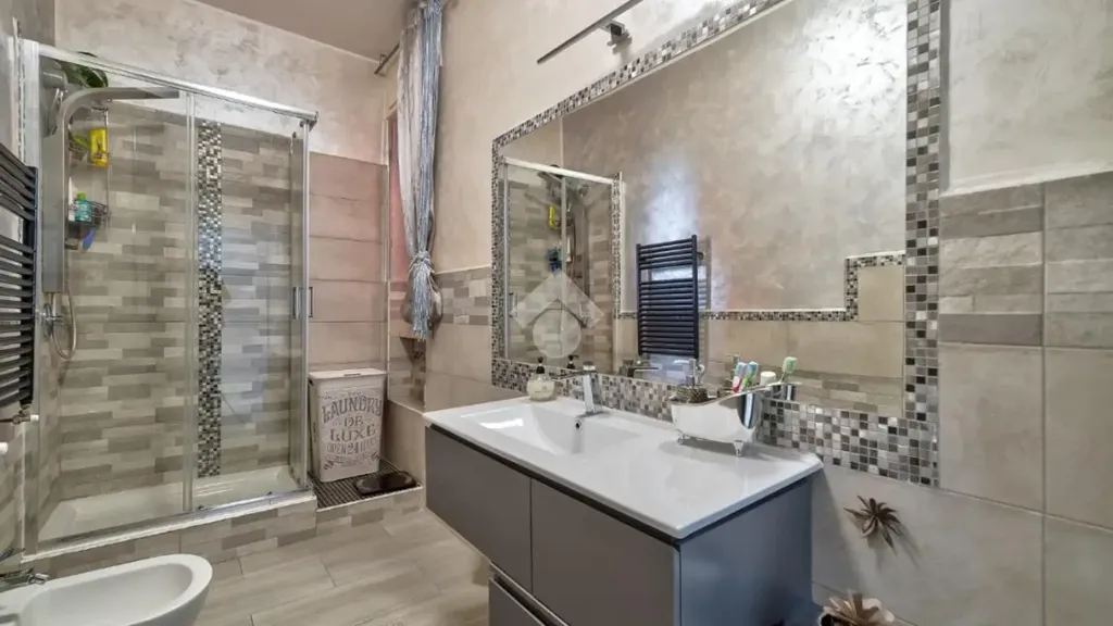 Salles de bain - Rear-Facing Apartment with Balcony in Civitavecchia