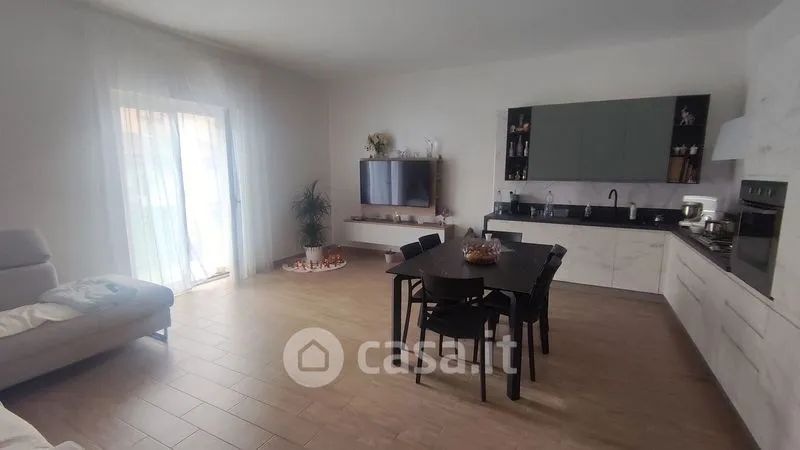 Salle à manger - Apartment with Sea View in Scandale