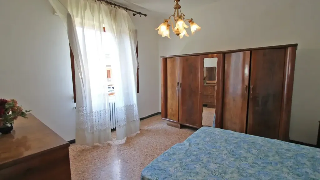 Chambres - Independent House with Roof Terrace in Fivizzano