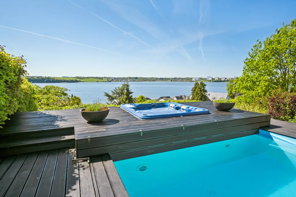 Piscine - Villa with Pool and Sea View in Kolding