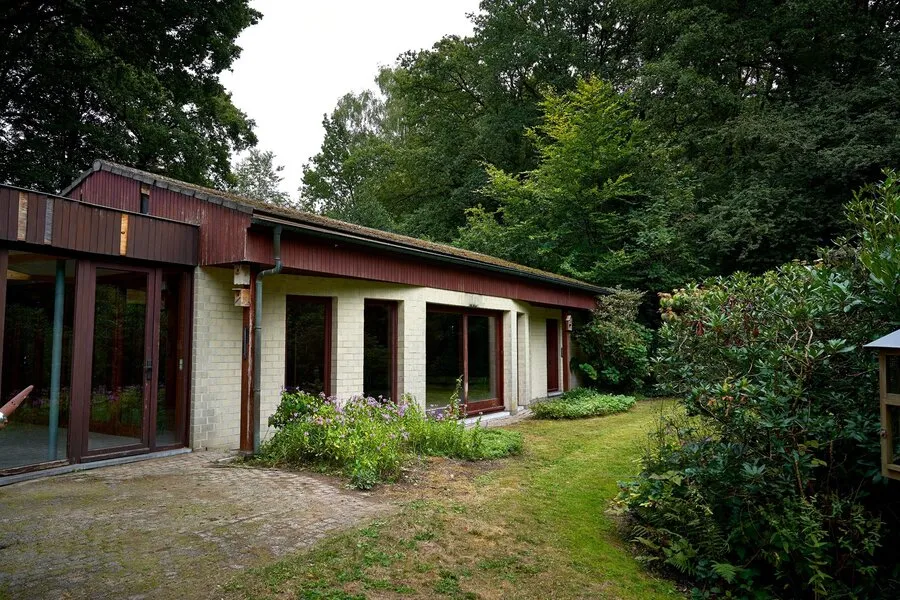 Extérieur - Villa des Années 60 sur un Grand Parc à Proximité de la Côte