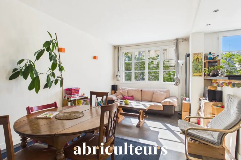 Bright 3-Bed Flat with Balcony in Paris 12