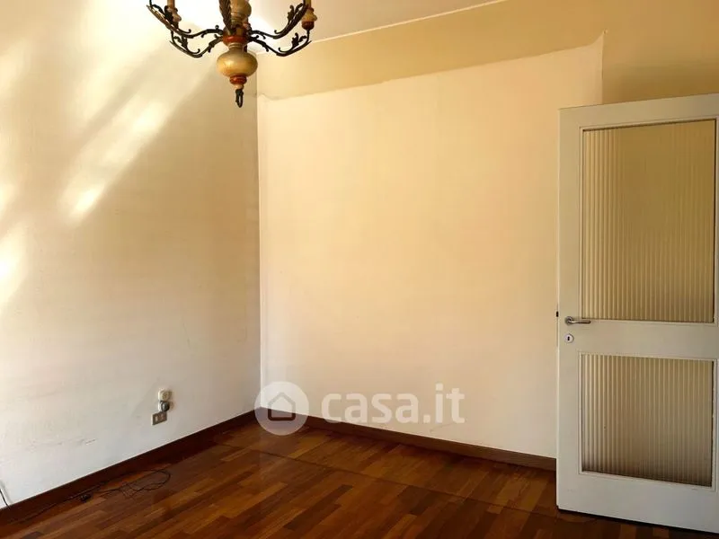 Pièces - Three-bedroom Apartment with Balconies in Cantù