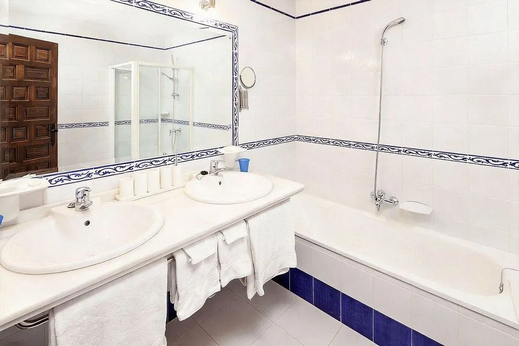 Bathrooms - Andalusian Cortijo with Pool in Almogía