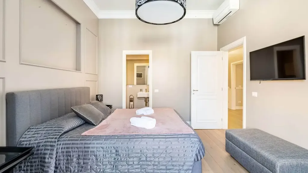 Chambres - Restored Apartment with Balcony in Florence