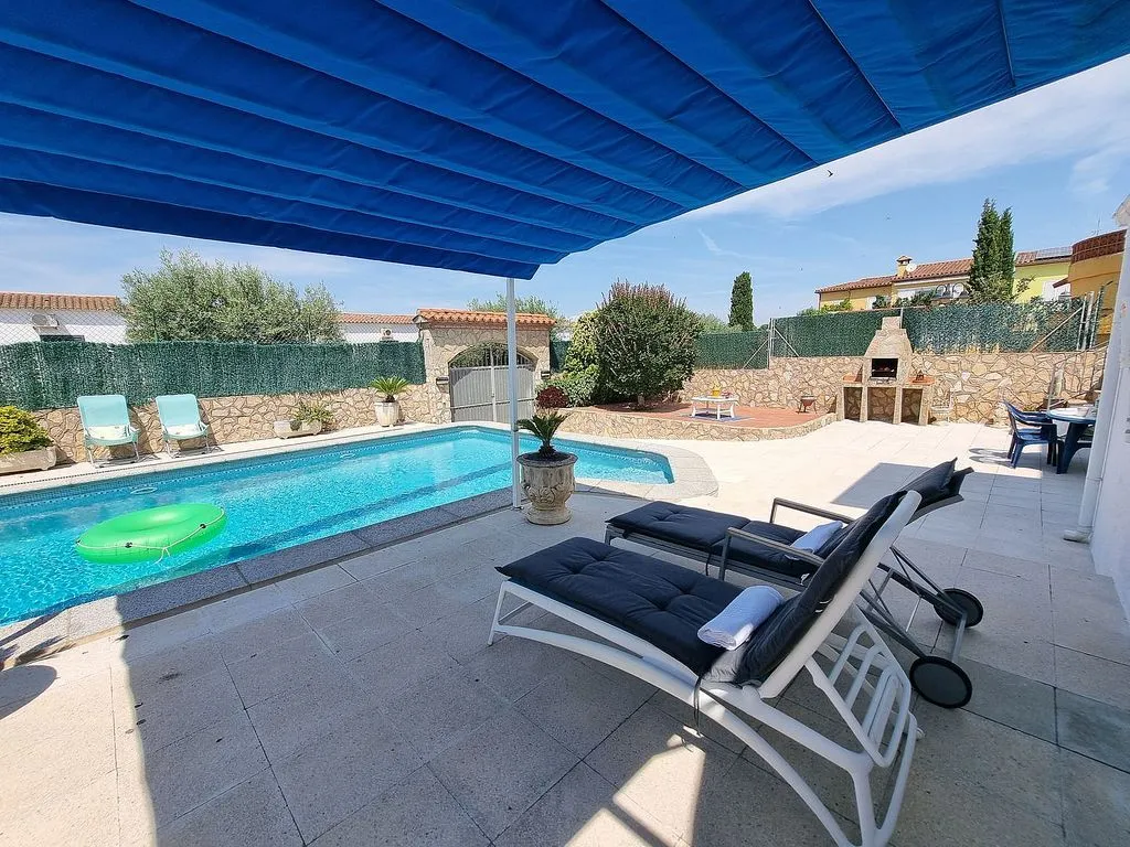 Bassein - Chalet with Pool and Terrace in L'Escala