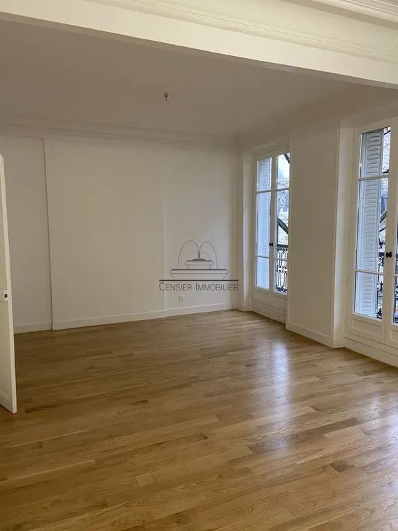 Pièces - Appartement Luxueux avec Balcon à La Muette