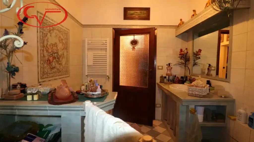 Bathrooms - Terraced Villa with Garden in Montevarchi
