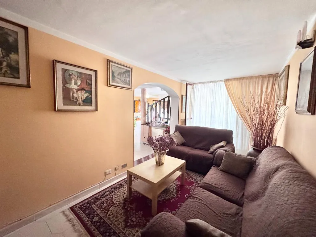 Elutuba - Corner Semi-Detached Villa with Garden in Casarile