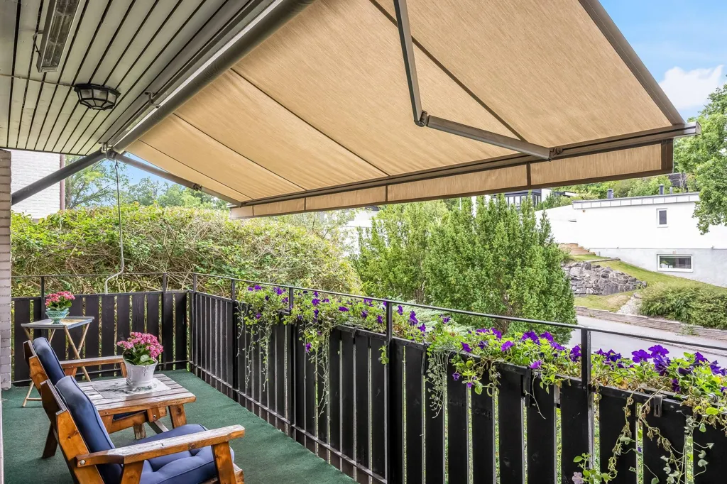 Balcon - Architectural Villa with Garden in Norrköping