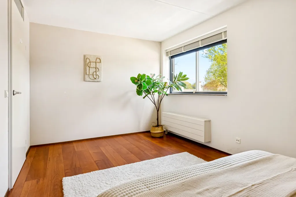 Magamistoad - Corner Gallery Flat with Balcony in Filmwijk