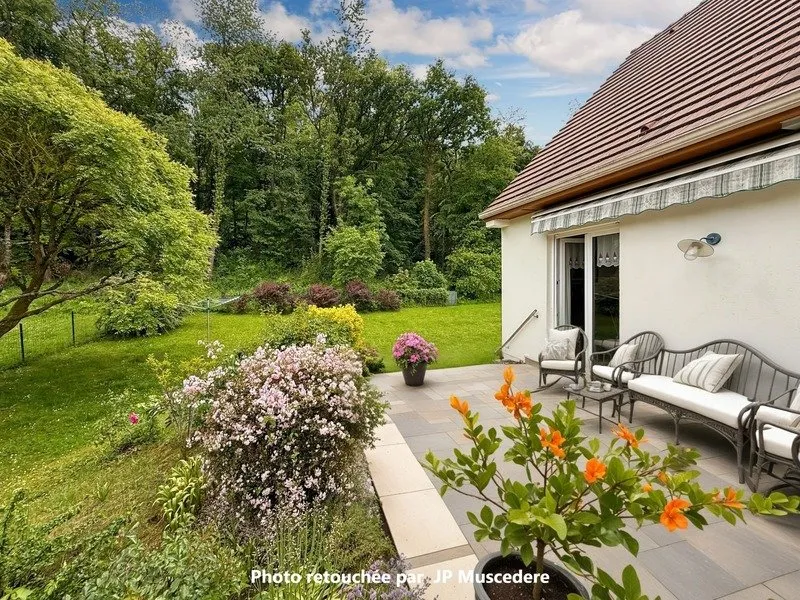 Terrasse - Maison de Maçon avec Potentiel d'Évolution en Lisière de Forêt