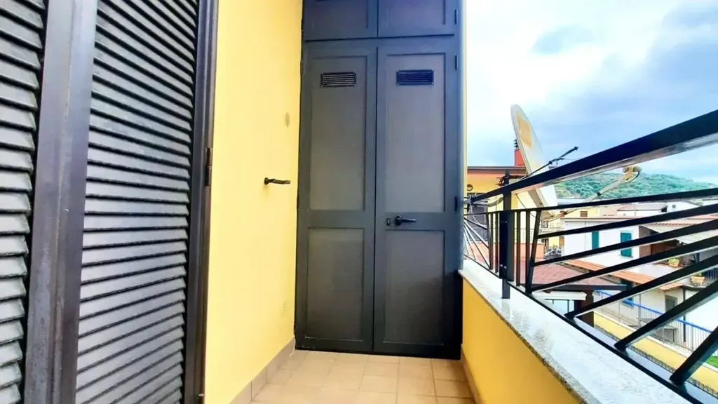 Balcon - Armed Trilocale with Balcony in Santa Maria a Vico