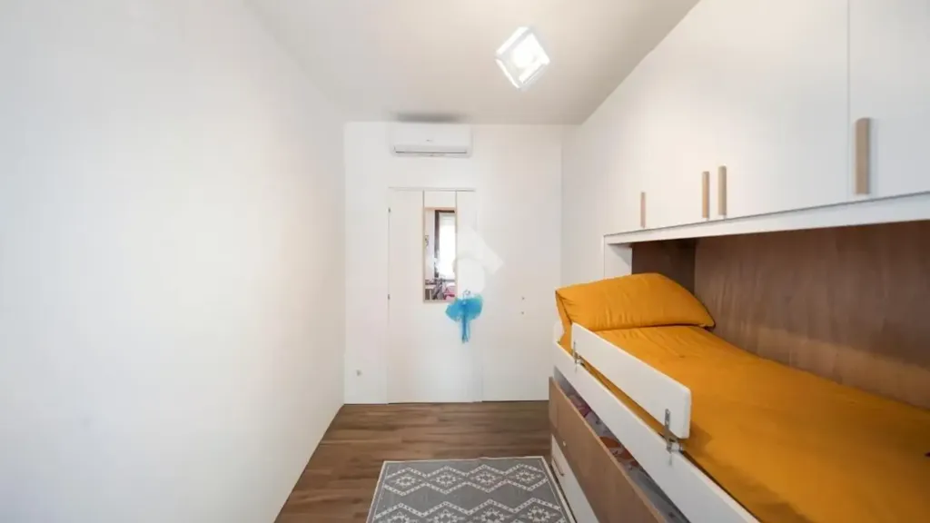 Chambres - Rustic Villa with Balcony in Verano Brianza