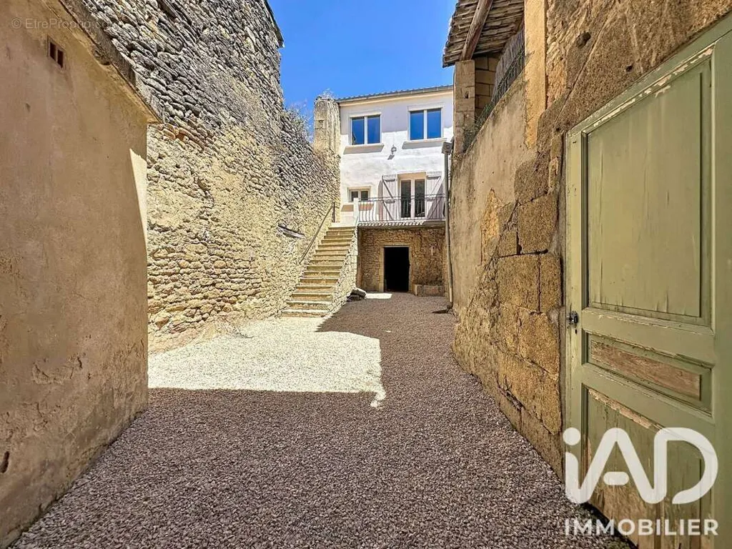 Giardino - Rustic House with Courtyard in Vers-Pont-Du-Gard