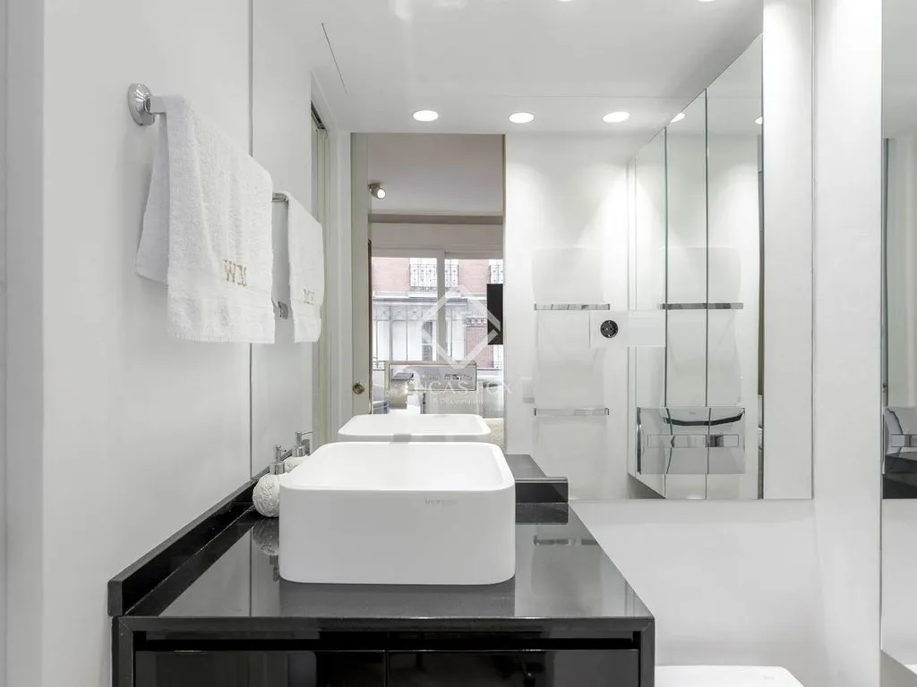 Salles de bain - Bright 1-Bed Flat in Jerónimos, Madrid