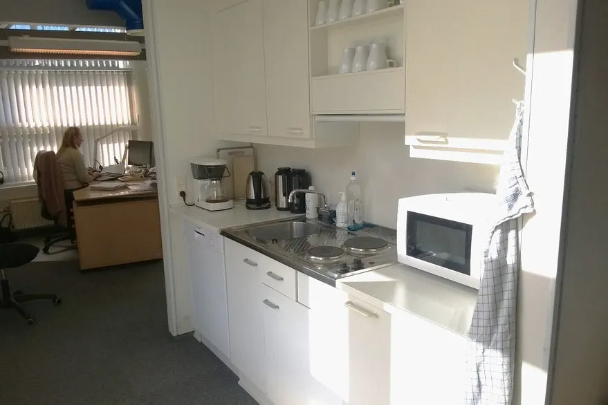 Cuisine - Office with Meeting Room in Central Location