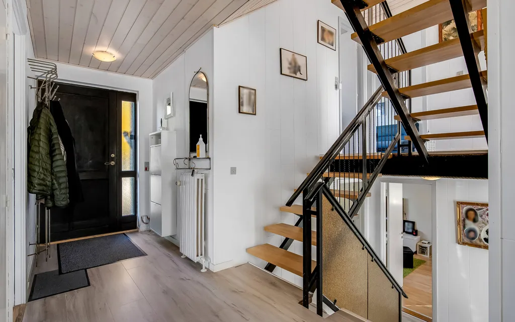 Toad - Split-Level House with West-Facing Garden in Erritsø