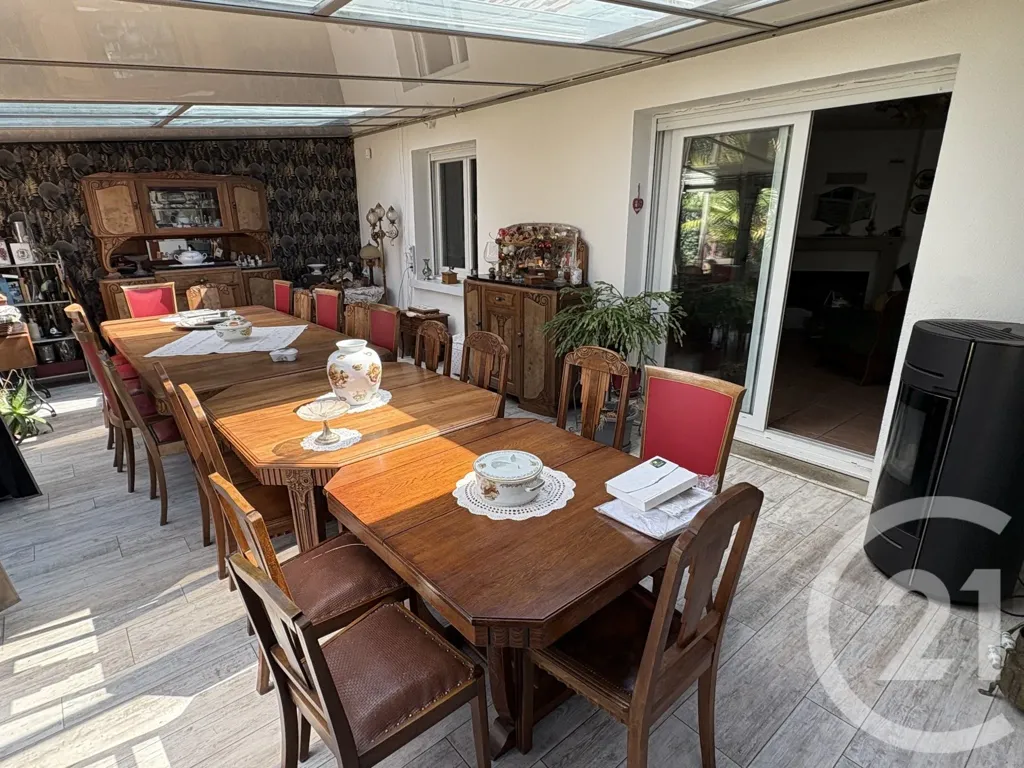 Terrasse - Pavillon de Plain-Pied avec Véranda à Déols