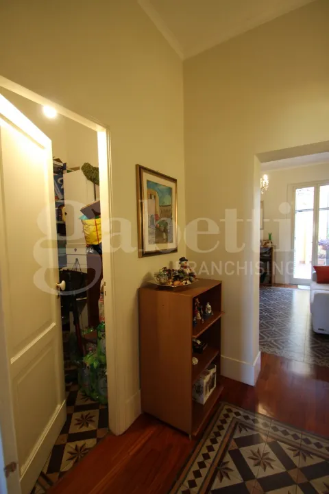 Esik - Refurbished Triplex with Balcony in Catania