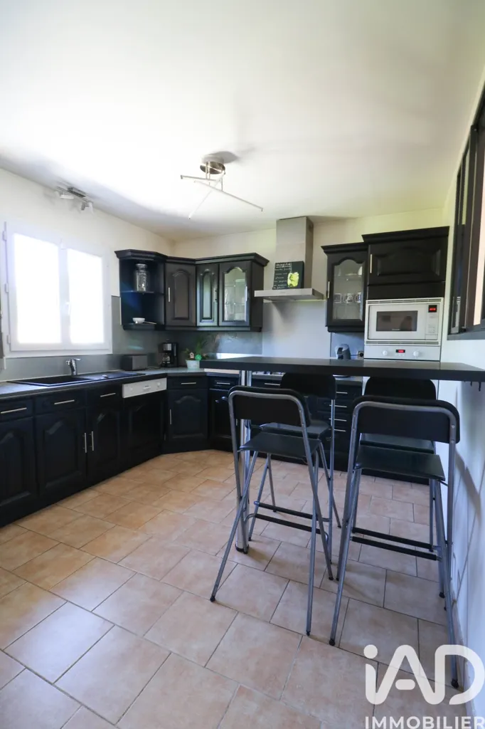 Cuisine - Villa avec Piscine et Vue Calme à Néoules