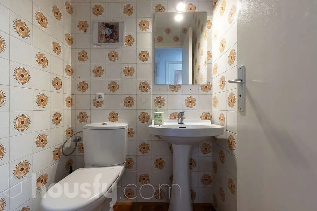 Bathrooms - Apartment with Balcony in Santa Bàrbara