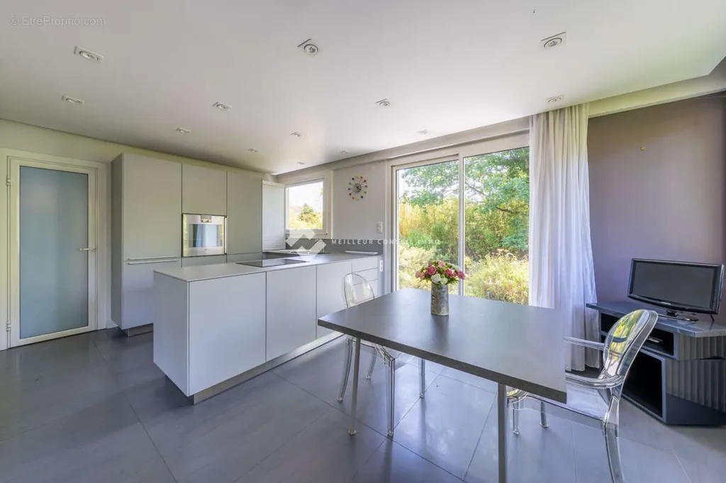 Cucina - Architectural House with Pool in Dammarie-les-Lys
