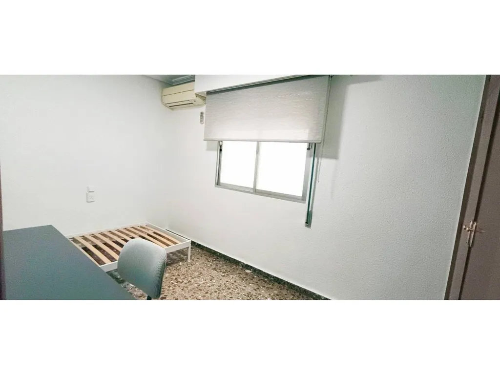 Magamistoad - Ample 4-Bedroom Flat with Balcony in Castellón Centre