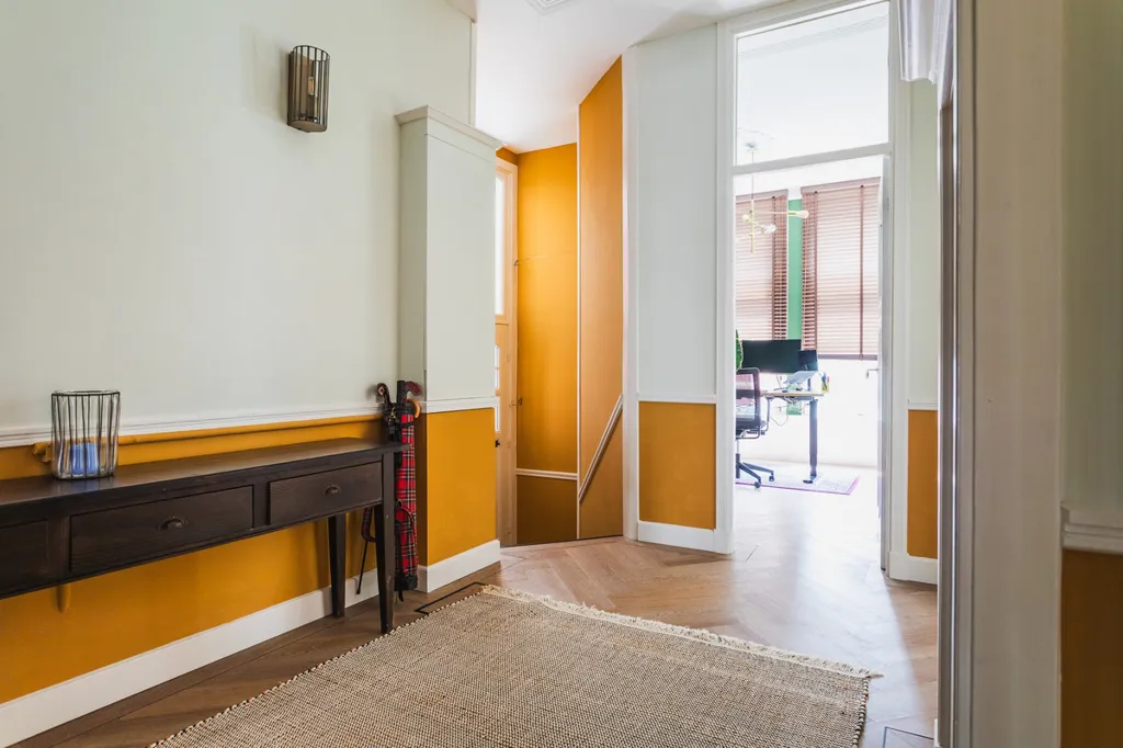 Esik - Renovated Upper-Floor Apartment in Duinoord