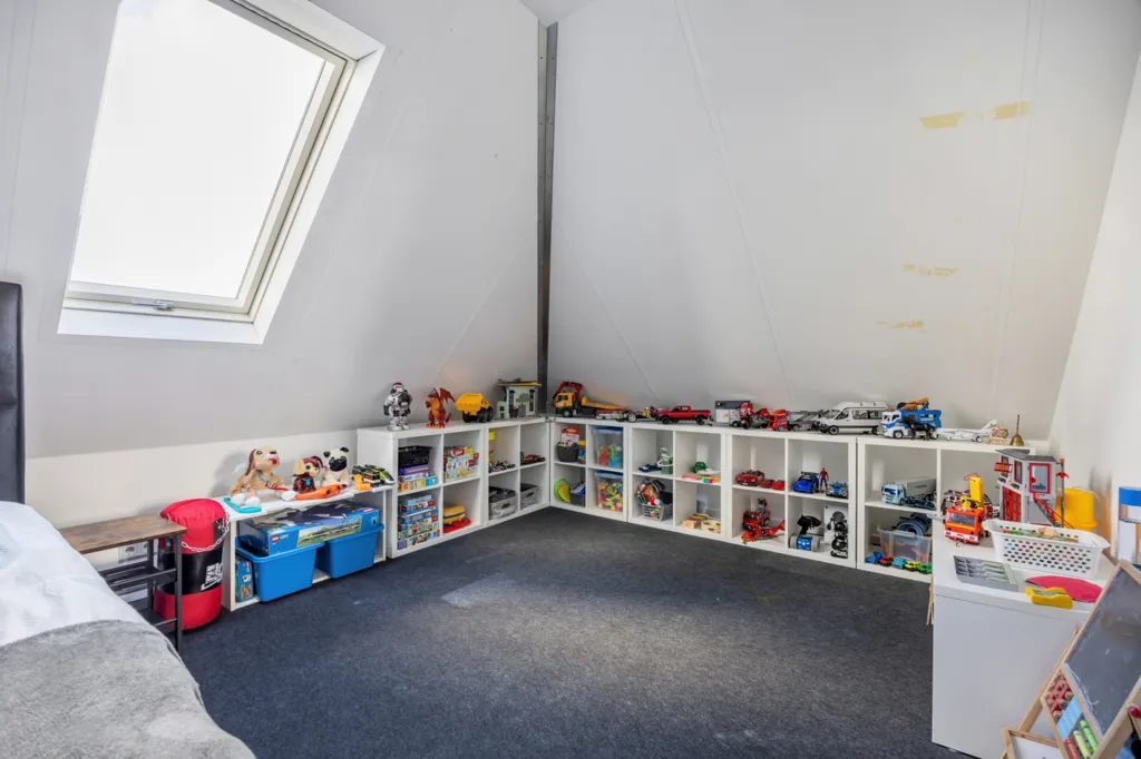 Magamistoad - Detached House with Business Hall in Breda