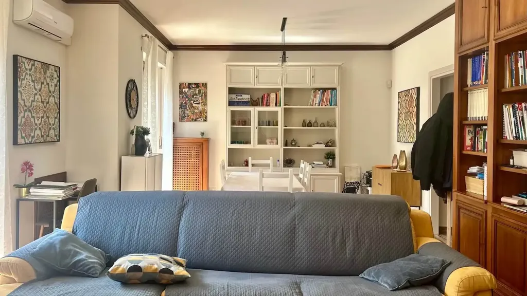 Séjour - Modernised Apartment with Balcony in Biella