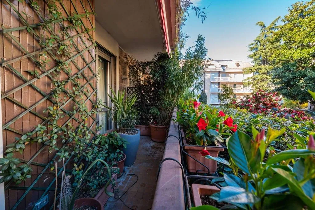 Balcon - Luxury Apartment with Triple Exposure in Milan