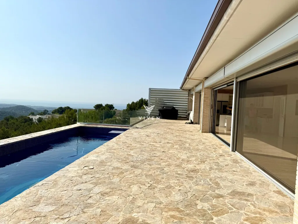 Piscine - Luxury Villa with Sea View in Castellet