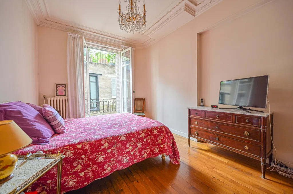 Chambres - Appartement Haussmannien avec Balcon Sud à Paris 11ème