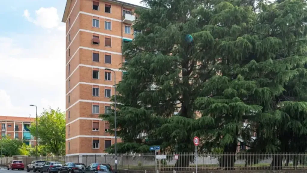 Esterno - Bright Trilocale with Balcony in Gallaratese, Milan