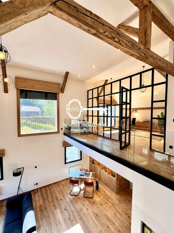 Elutuba - Renovated Duplex with Panoramic Valley View in Marnaz