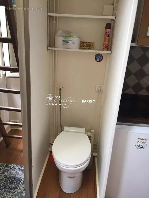 Salles de bain - Studio dans Copropriété à Paris 75003