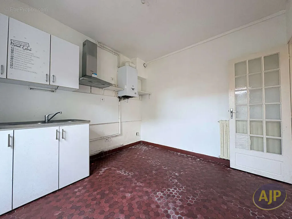 Cuisine - Maison de Ville 3 Chambres avec Jardin à Luçon