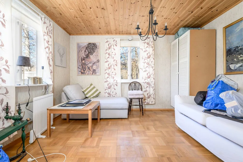 Elutuba - Charming Villa by the Stream in Björkom