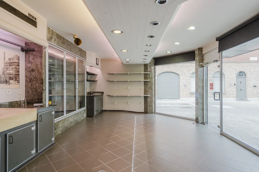 Toad - Commercial Property with Residential Unit in Wervik