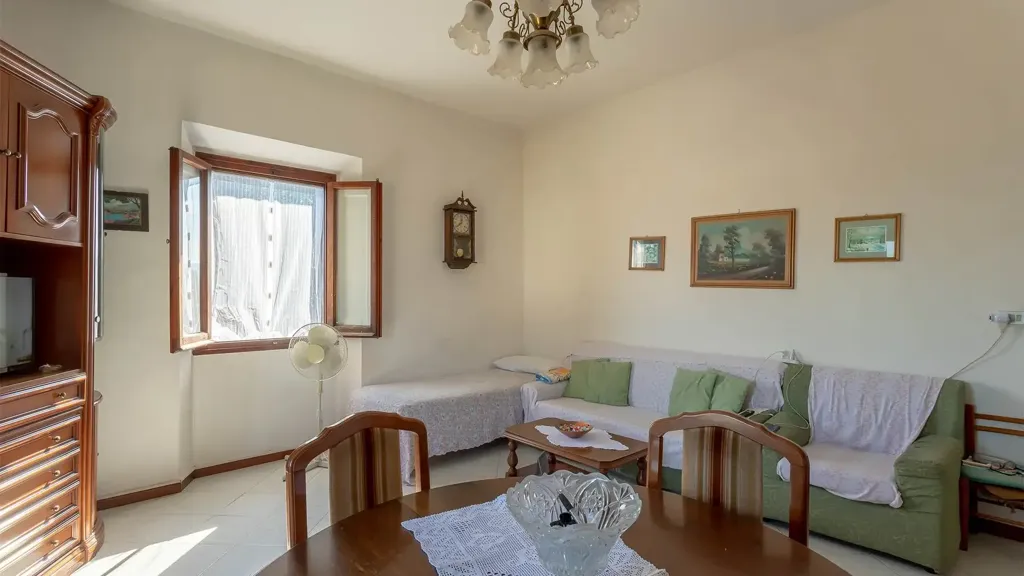 Séjour - Three-Bedroom Apartment with Garden in Signa