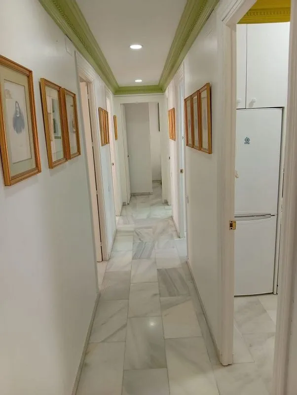 Esik - Modern Flat with Balcony in Ensanche Centro
