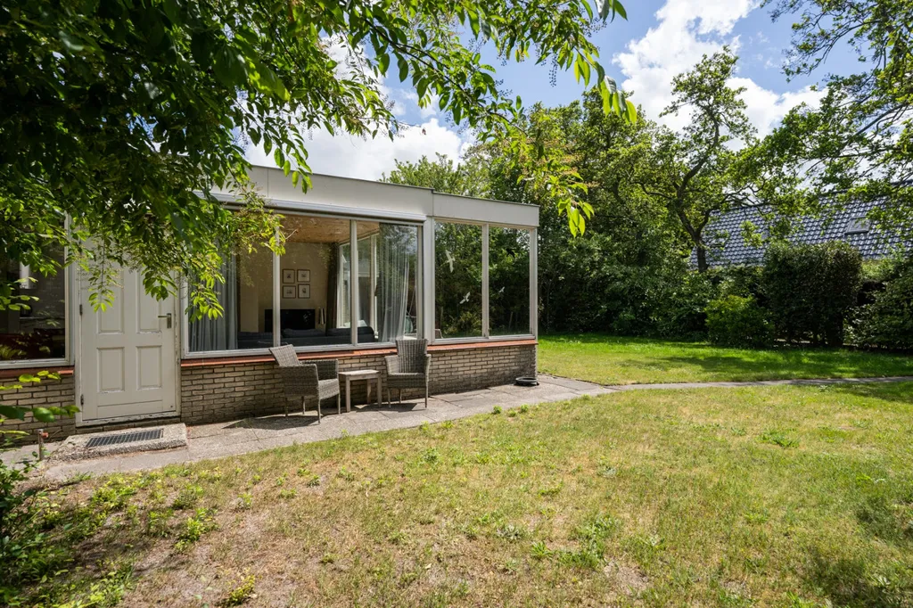 Giardino - Gabled Bungalow with Garden in De Koog