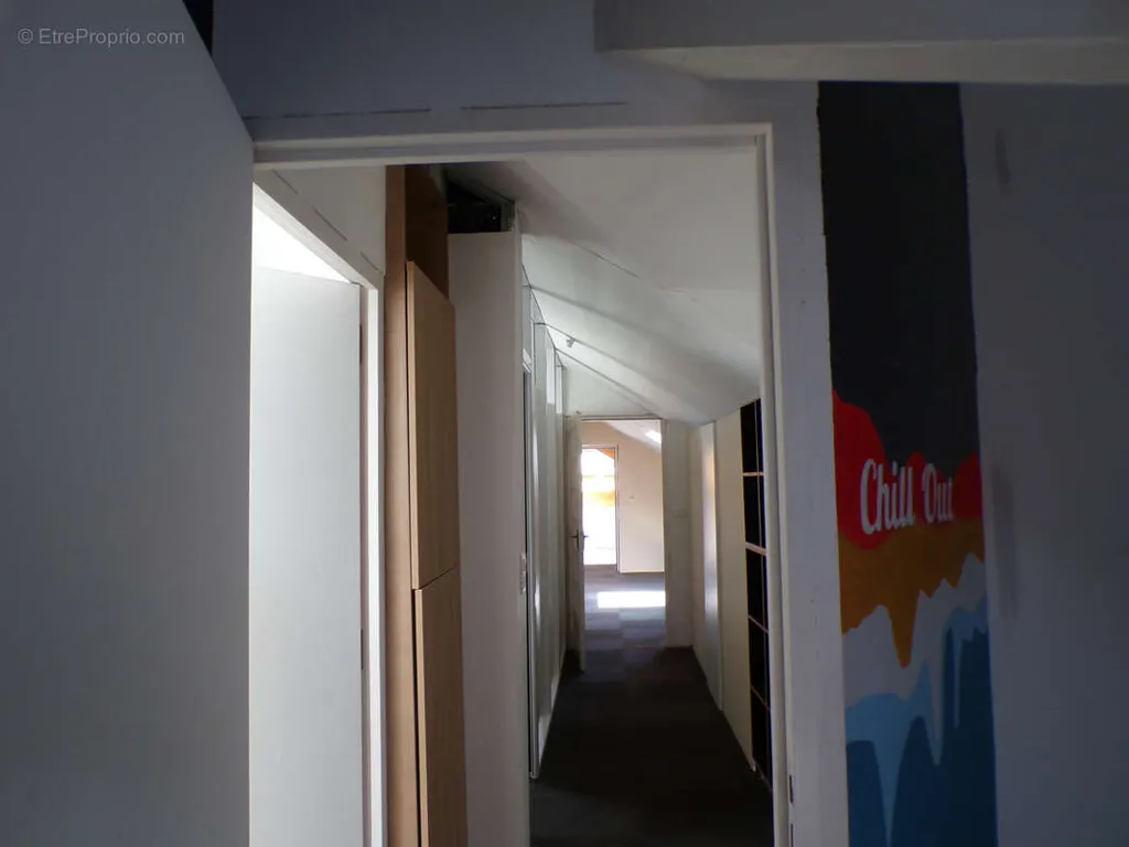 Entrée - Maison Ossature Bois avec Espace Professionnel sur Axe Passant