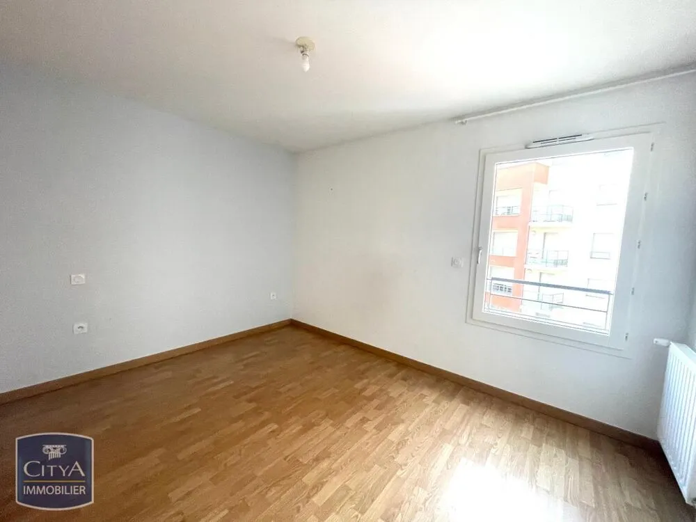 Toad - Spacious 4-Piece Apartment with Patio in Saint-Étienne