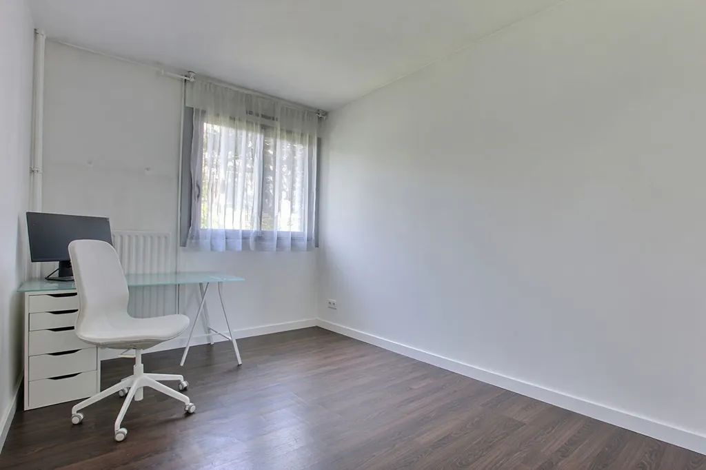 Studio - West-Facing Flat with Balcony in Pantin