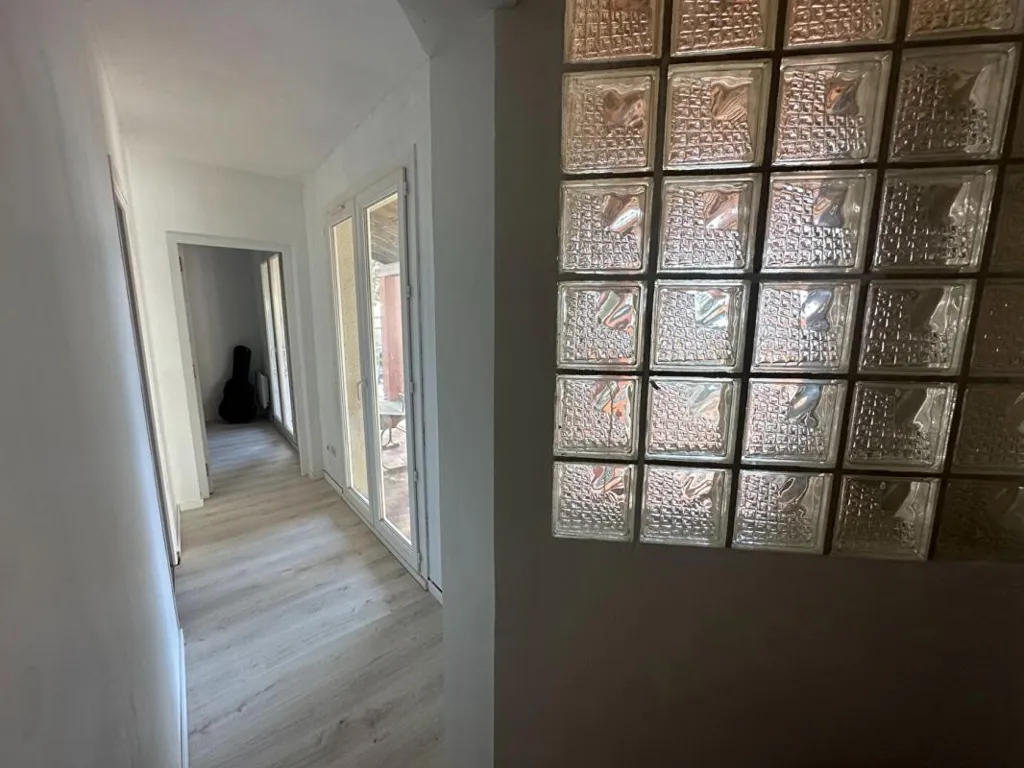 Esik - Split-Level Villa with Garden in Pignan