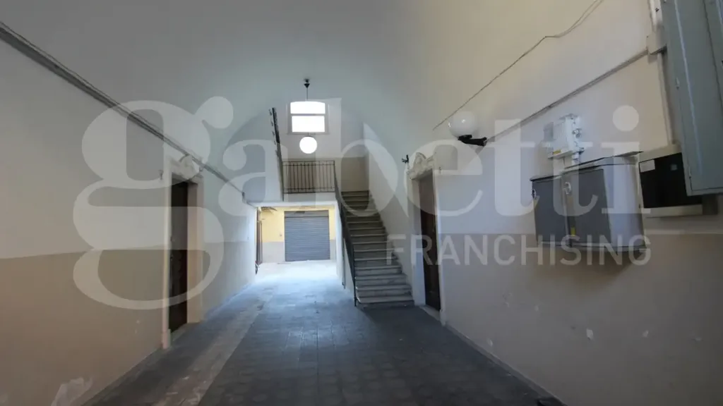 Garaaž - Refurbished Triplex with Balcony in Catania